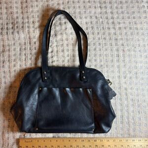 Chic Black Leather Shoulder Bag